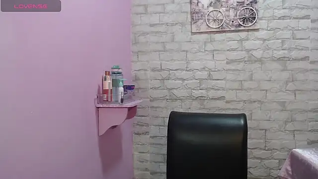 Snapshot of Little18Doll chatting on March 16, 2026, 11:58 am Little18Doll online show from March 16, 2026, 11:58 am