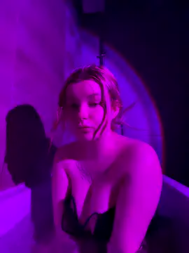 honeyblisskiss online show from January 6, 2026, 2:21 pm