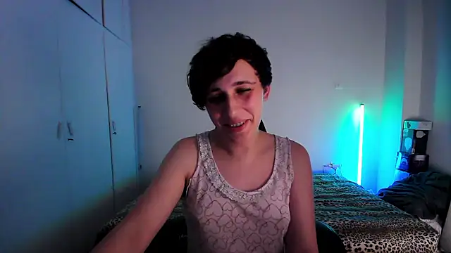 HoneyValentine online show from June 21, 2026, 7:52 pm