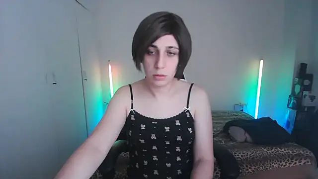 HoneyValentine online show from July 16, 2026, 9:01 pm