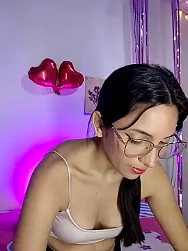 Snapshot of FrierenHot chatting on February 13, 2026, 1:00 pm FrierenHot online show from February 13, 2026, 1:00 pm