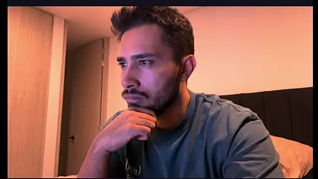 Snapshot of axell_torrez chatting on January 13, 2026, 3:10 am axell torrez online show from January 13, 2026, 3:10 am