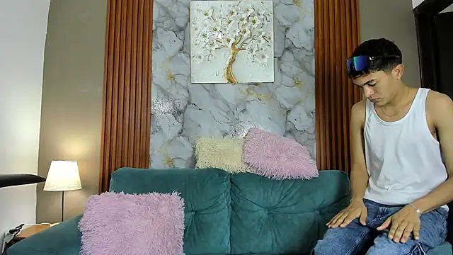 AVENGER BOYS2026 online show from March 15, 2026, 1:18 pm