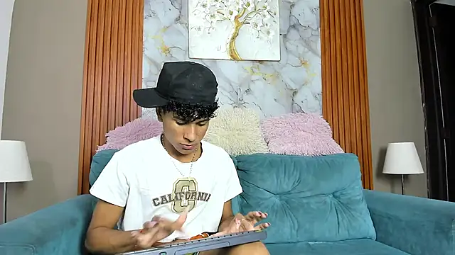 MAPOLA GREAT online show from April 15, 2026, 1:11 am