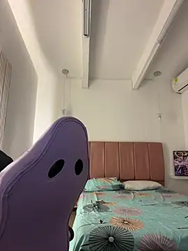 Iamcami  online show from February 20, 2026, 6:43 pm