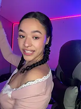 crystal dlun online show from April 27, 2026, 7:23 pm