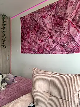 crystal dlun online show from July 28, 2026, 6:07 pm