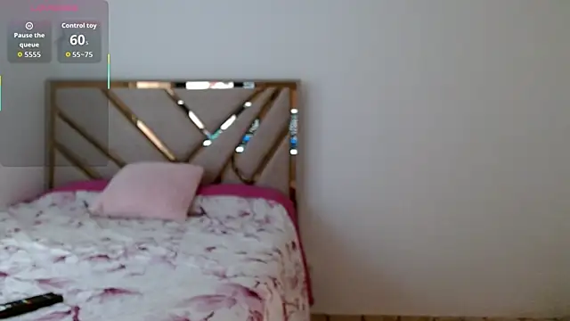 Snapshot of April__Fire chatting on January 6, 2026, 6:01 pm April Fire online show from January 6, 2026, 6:01 pm