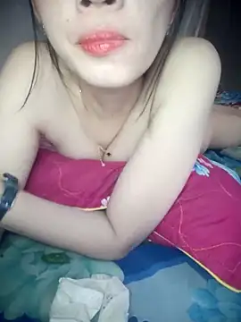 Snapshot of -Nicole-e chatting on February 3, 2026, 4:43 am -Nicole-e online show from February 3, 2026, 4:43 am