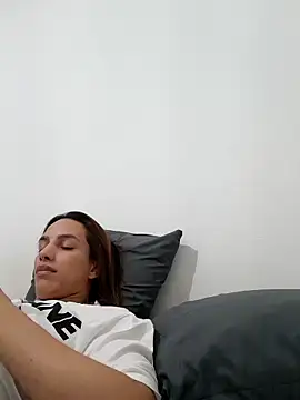 Snapshot of ofjuliaa chatting on March 17, 2026, 10:07 am ofjuliaa online show from March 17, 2026, 10:07 am