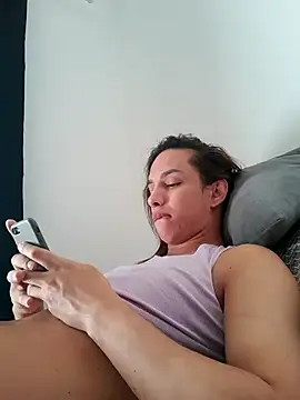 Snapshot of ofjuliaa chatting on April 1, 2026, 7:33 pm ofjuliaa online show from April 1, 2026, 7:33 pm