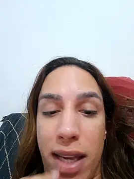 Snapshot of ofjuliaa chatting on March 16, 2026, 5:44 am ofjuliaa online show from March 16, 2026, 5:44 am