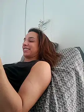 Snapshot of ofjuliaa chatting on April 4, 2026, 2:12 pm ofjuliaa online show from April 4, 2026, 2:12 pm