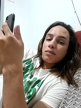 Snapshot of ofjuliaa chatting on April 12, 2026, 7:11 am ofjuliaa online show from April 12, 2026, 7:11 am