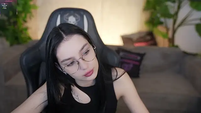 Snapshot of Mila_Rose054 chatting on February 28, 2026, 8:25 am Mila Rose054 online show from February 28, 2026, 8:25 am