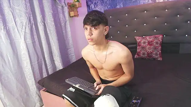 Snapshot of sebas_pretty7 chatting on January 6, 2026, 2:10 pm sebas pretty7 online show from January 6, 2026, 2:10 pm