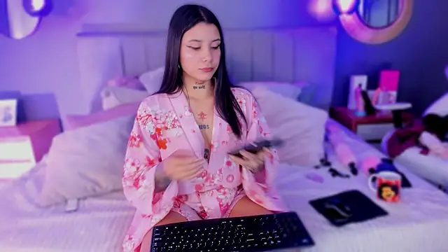 Nathalia stone  online show from April 7, 2026, 5:20 am