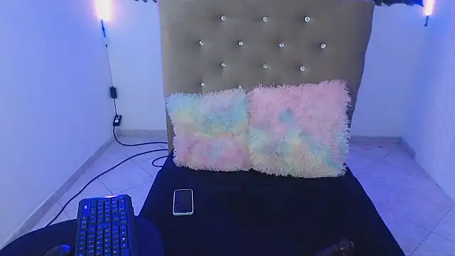 sexy bonnie 18 online show from January 12, 2026, 2:57 pm