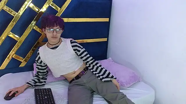 Snapshot of Angel_adrien chatting on January 8, 2026, 12:44 pm Angel adrien online show from January 8, 2026, 12:44 pm