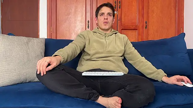 Enzho liam online show from February 16, 2026, 3:43 pm