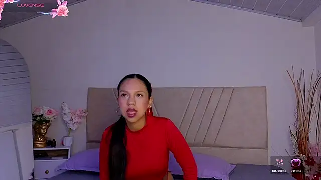 Snapshot of DulceRouss_ chatting on February 4, 2026, 11:49 am DulceRouss online show from February 4, 2026, 11:49 am