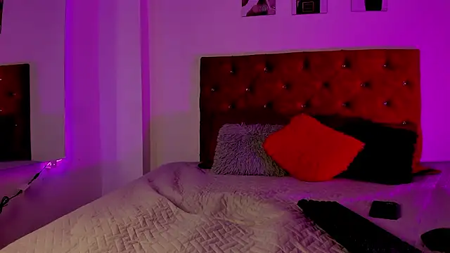 Snapshot of Liamsubtle01 chatting on February 3, 2026, 11:04 am Liamsubtle01 online show from February 3, 2026, 11:04 am