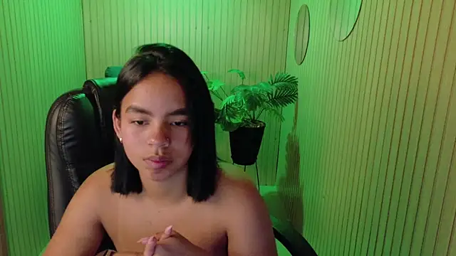SofiaMante  online show from May 27, 2026, 7:21 pm