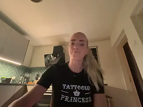 Snapshot of missconly chatting on March 4, 2026, 12:40 am missconly online show from March 4, 2026, 12:40 am