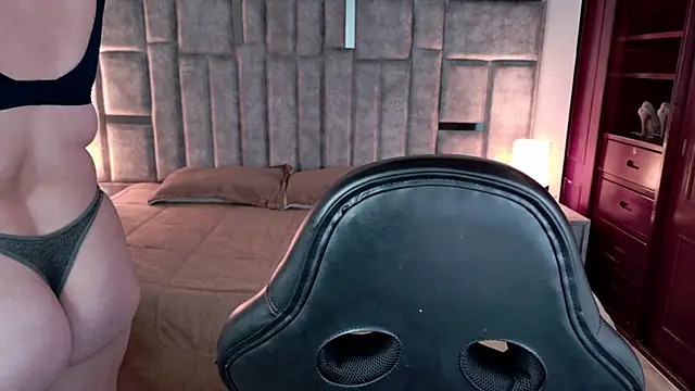 azul veraa online show from April 8, 2026, 12:28 pm