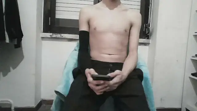 Snapshot of Lux_Masked chatting on March 13, 2026, 12:37 am Lux Masked online show from March 13, 2026, 12:37 am