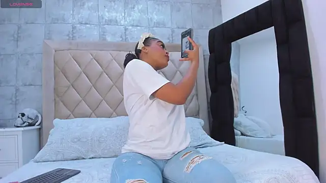 LilyPrice online show from January 9, 2026, 9:00 pm