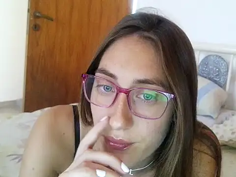 Snapshot of Noracherry chatting on February 7, 2026, 5:43 pm Noracherry online show from February 7, 2026, 5:43 pm