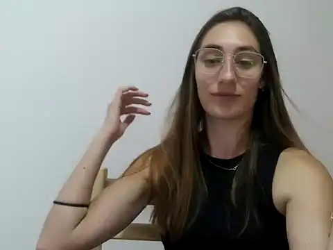 Snapshot of Noracherry chatting on February 13, 2026, 10:43 pm Noracherry online show from February 13, 2026, 10:43 pm