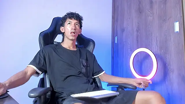 Snapshot of neitan_miller_ chatting on February 1, 2026, 3:05 am neitan miller online show from February 1, 2026, 3:05 am