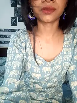 xoxoashi online show from May 4, 2026, 7:39 pm