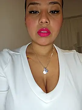 Snapshot of Angelmoon04 chatting on April 15, 2026, 2:28 am Angelmoon04 online show from April 15, 2026, 2:28 am