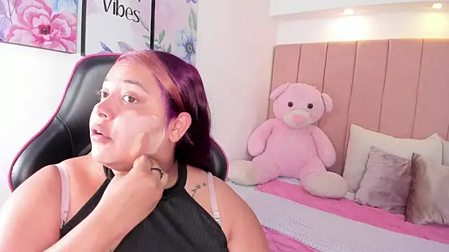 Snapshot of tatikanyx chatting on February 17, 2026, 4:48 pm tatikanyx online show from February 17, 2026, 4:48 pm