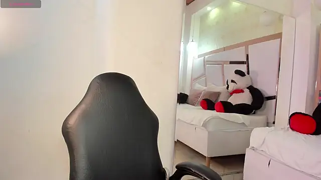 tatikanyx online show from June 26, 2026, 12:11 pm