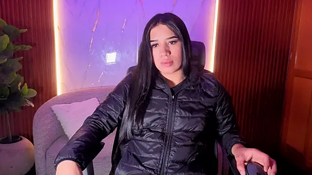 zoevg online show from April 10, 2026, 12:01 pm