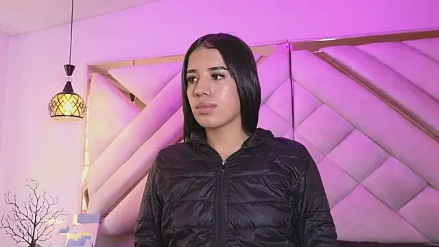 zoevg online show from April 9, 2026, 12:55 pm