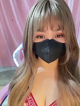 -Violet-t online show from May 11, 2026, 1:23 pm