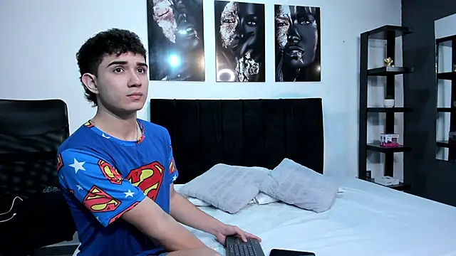 Snapshot of Alejo_Grey chatting on January 8, 2026, 12:55 pm Alejo Grey online show from January 8, 2026, 12:55 pm