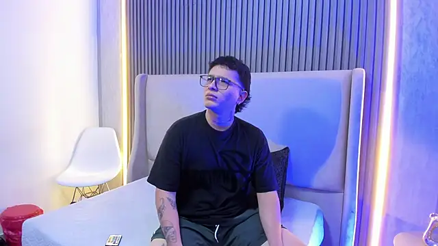 Snapshot of SamuParker chatting on January 10, 2026, 3:24 am SamuParker online show from January 10, 2026, 3:24 am