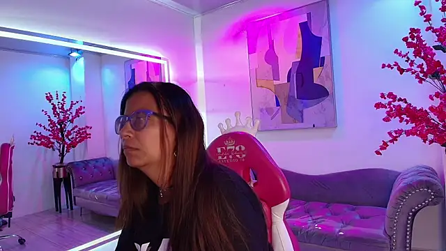 Amber  rouge online show from March 1, 2026, 3:23 pm