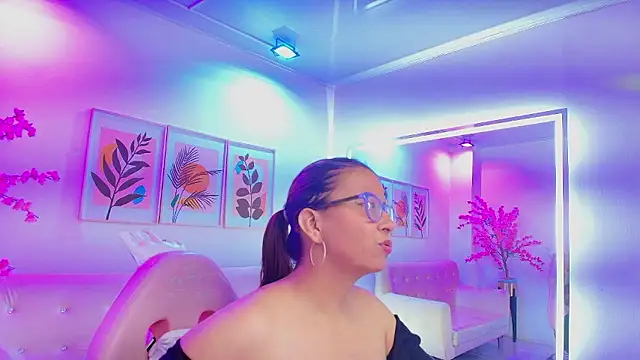 Amber  rouge online show from January 9, 2026, 3:24 am