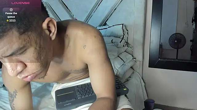 Snapshot of antonio_aguilarx chatting on March 4, 2026, 1:13 am antonio aguilarx online show from March 4, 2026, 1:13 am