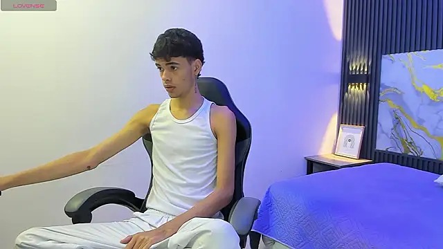 Snapshot of Dark_Desiree18 chatting on February 7, 2026, 12:02 pm Dark Desiree18 online show from February 7, 2026, 12:02 pm