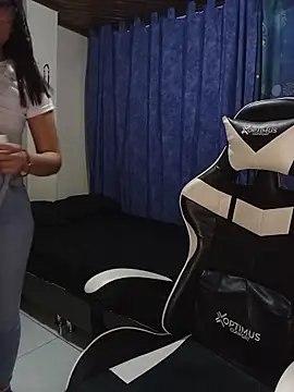 Snapshot of _Queen_love2 chatting on January 18, 2026, 11:19 pm Queen love2 online show from January 18, 2026, 11:19 pm