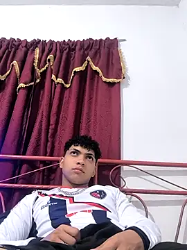 Snapshot of VersedChip chatting on February 4, 2026, 12:27 am VersedChip online show from February 4, 2026, 12:27 am