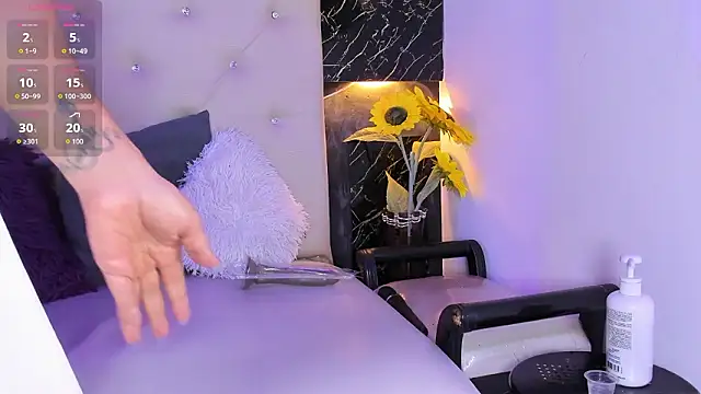 Renata blue online show from March 18, 2026, 9:48 pm